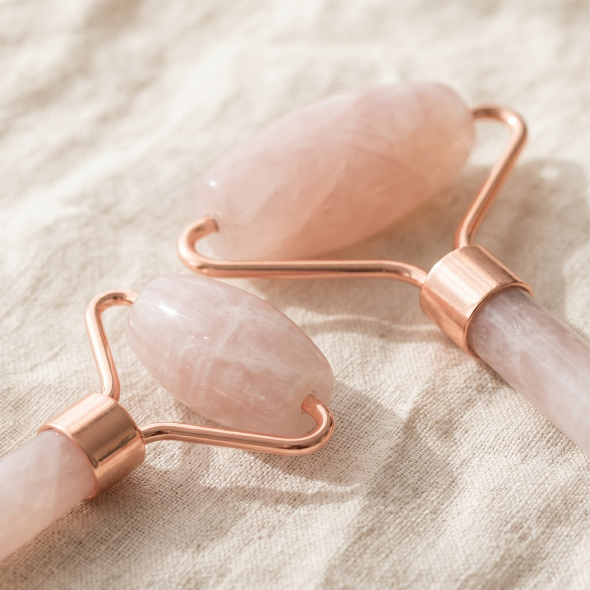 Le Roller — Roller de massage en quartz rose