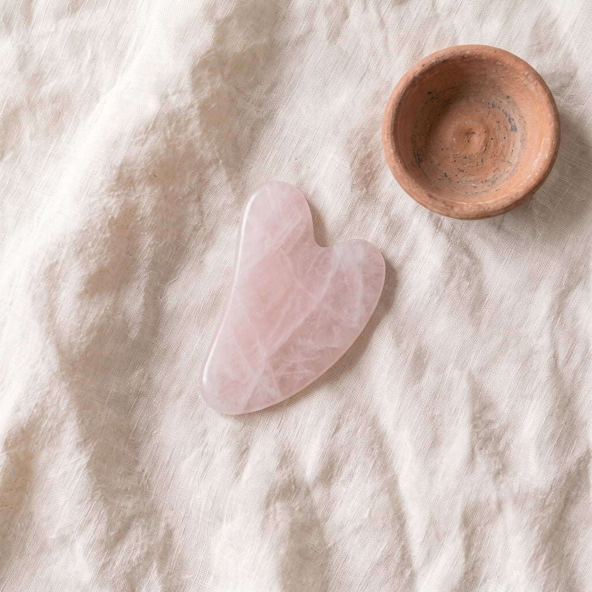 Le Rituel — Gua sha en quartz rose véritable